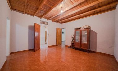 CASA EN VENTA 4 AMBIENTES EN CIUDADELA