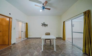 CASA EN VENTA 4 AMBIENTES EN CIUDADELA