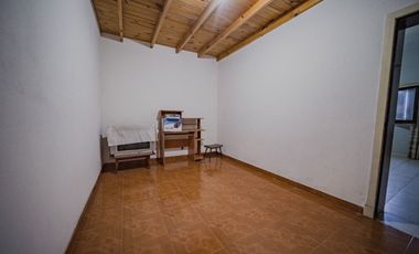 CASA EN VENTA 4 AMBIENTES EN CIUDADELA
