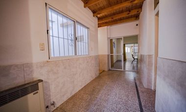 CASA EN VENTA 4 AMBIENTES EN CIUDADELA