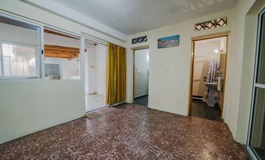 CASA EN VENTA 4 AMBIENTES EN CIUDADELA
