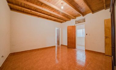 CASA EN VENTA 4 AMBIENTES EN CIUDADELA