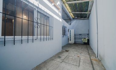 CASA EN VENTA 4 AMBIENTES EN CIUDADELA