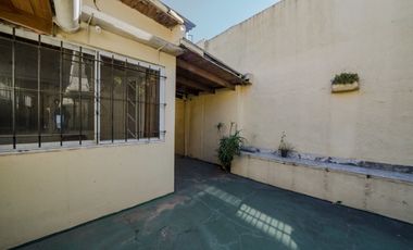 CASA EN VENTA 4 AMBIENTES EN CIUDADELA