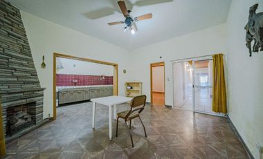 CASA EN VENTA 4 AMBIENTES EN CIUDADELA