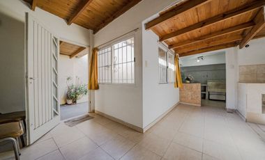 CASA EN VENTA 4 AMBIENTES EN CIUDADELA