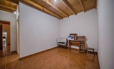 CASA EN VENTA 4 AMBIENTES EN CIUDADELA