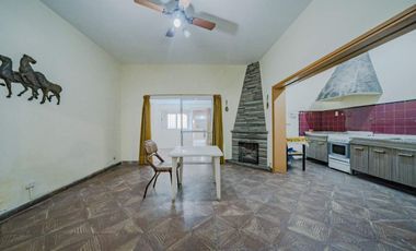 CASA EN VENTA 4 AMBIENTES EN CIUDADELA