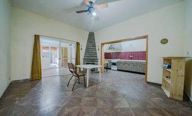 CASA EN VENTA 4 AMBIENTES EN CIUDADELA