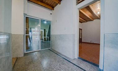 CASA EN VENTA 4 AMBIENTES EN CIUDADELA