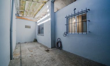 CASA EN VENTA 4 AMBIENTES EN CIUDADELA
