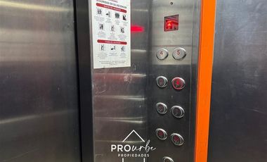 Oficina en Venta en Entre Providencia y San Pio X 55 media cuadra de salida sur de metro Tobalaba