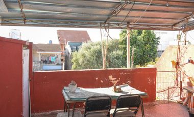 Venta 2 Casas con Local Oportunidad en Avellaneda