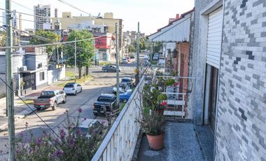 Venta 2 Casas con Local Oportunidad en Avellaneda