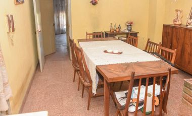 Venta 2 Casas con Local Oportunidad en Avellaneda