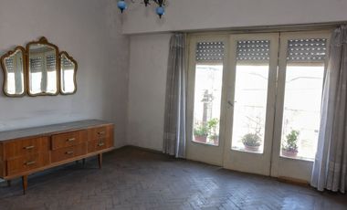 Venta 2 Casas con Local Oportunidad en Avellaneda