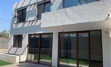 Casa en Arriendo en Camino El Alba - Pueblito Los Dominicos