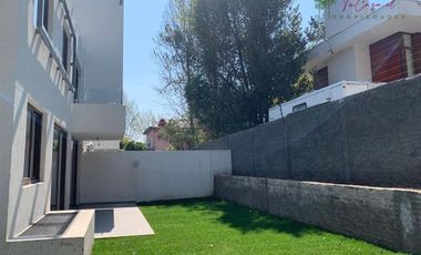 Casa en Arriendo en Camino El Alba - Pueblito Los Dominicos