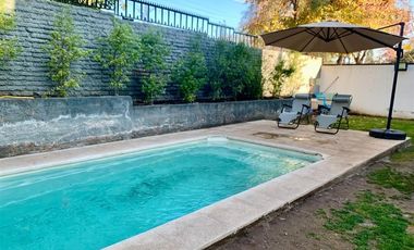 Casa en Arriendo en Camino El Alba - Pueblito Los Dominicos
