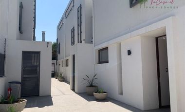 Casa en Arriendo en Camino El Alba - Pueblito Los Dominicos