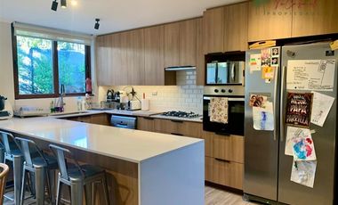 Casa en Arriendo en Camino El Alba - Pueblito Los Dominicos