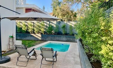 Casa en Arriendo en Camino El Alba - Pueblito Los Dominicos