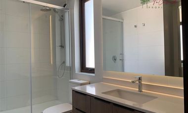 Casa en Arriendo en Camino El Alba - Pueblito Los Dominicos