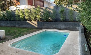 Casa en Arriendo en Camino El Alba - Pueblito Los Dominicos