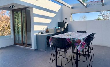 Casa en Arriendo en Camino El Alba - Pueblito Los Dominicos