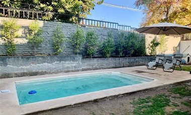 Casa en Arriendo en Camino El Alba - Pueblito Los Dominicos