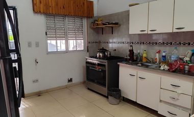 CASA TRES AMBIENTES VENTA LONGCHAMPS  CON PARQUE