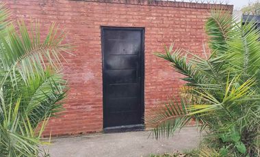 CASA TRES AMBIENTES VENTA LONGCHAMPS  CON PARQUE