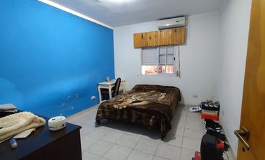 CASA TRES AMBIENTES VENTA LONGCHAMPS  CON PARQUE