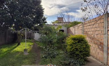 CASA TRES AMBIENTES VENTA LONGCHAMPS  CON PARQUE