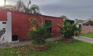 CASA TRES AMBIENTES VENTA LONGCHAMPS  CON PARQUE