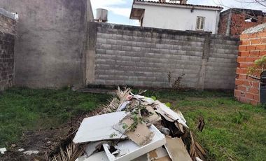 CASA TRES AMBIENTES VENTA LONGCHAMPS  CON PARQUE