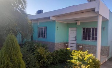 CASA TRES AMBIENTES VENTA LONGCHAMPS  CON PARQUE