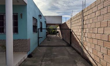 CASA TRES AMBIENTES VENTA LONGCHAMPS  CON PARQUE