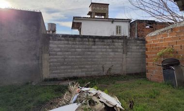 CASA TRES AMBIENTES VENTA LONGCHAMPS  CON PARQUE