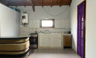 Venta Casa 3 Ambientes con Quincho y Garage