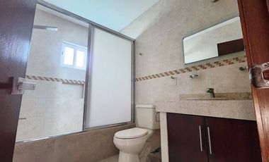 CASA EN RENTA DE 1 PLANTA EN RESIDENCIAL MISIÓN SAN JERÓNIMO, 2 HAB.