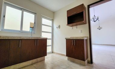 CASA EN RENTA DE 1 PLANTA EN RESIDENCIAL MISIÓN SAN JERÓNIMO, 2 HAB.