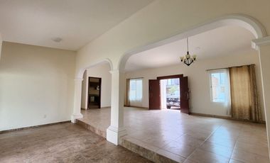 CASA EN RENTA DE 1 PLANTA EN RESIDENCIAL MISIÓN SAN JERÓNIMO, 2 HAB.