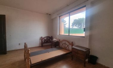 En Venta Echegaray gran oportunidad casa como terreno para remodelar