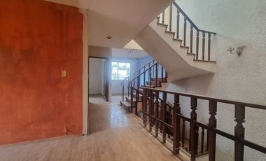 En Venta Echegaray gran oportunidad casa como terreno para remodelar