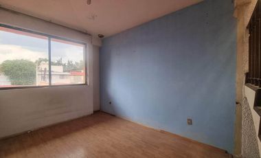 En Venta Echegaray gran oportunidad casa como terreno para remodelar