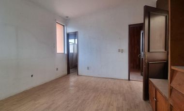 En Venta Echegaray gran oportunidad casa como terreno para remodelar