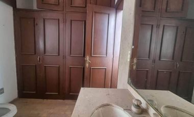 En Venta Echegaray gran oportunidad casa como terreno para remodelar