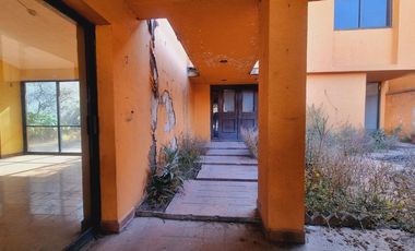 En Venta Echegaray gran oportunidad casa como terreno para remodelar