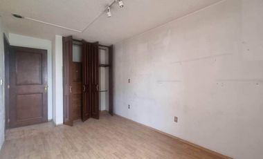 En Venta Echegaray gran oportunidad casa como terreno para remodelar